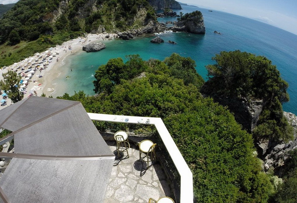  Atrium bar Piso Krioneri 